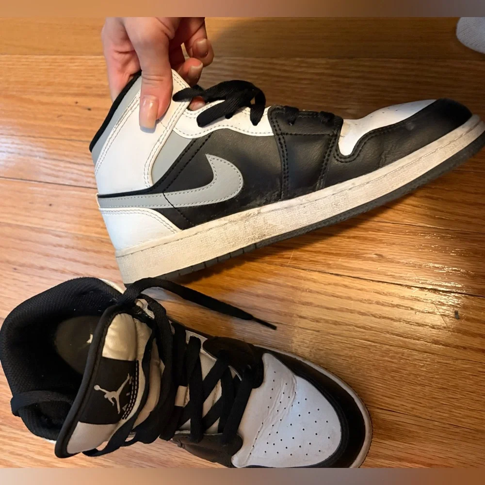 Nike Air Jordan 1 Mid Panda - 5.5Y - Picture 2 of 4